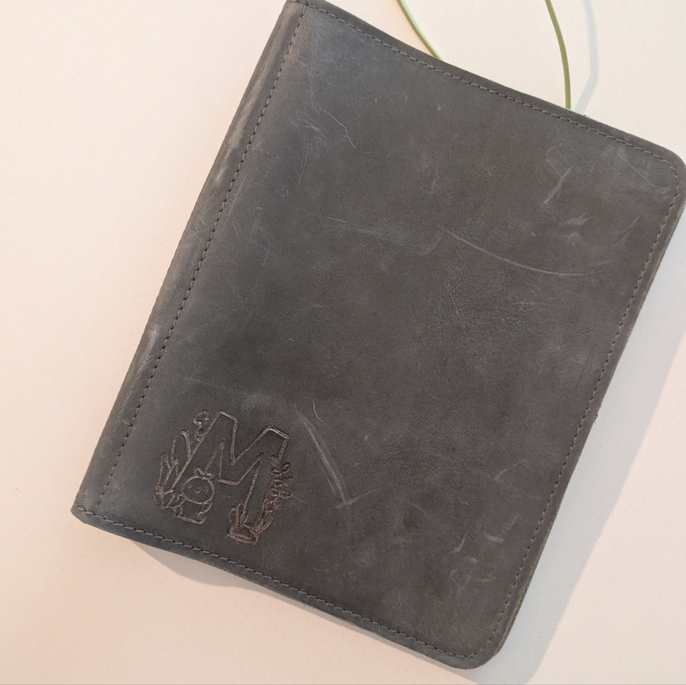 A5 ROTERFADEN Cover With "M"